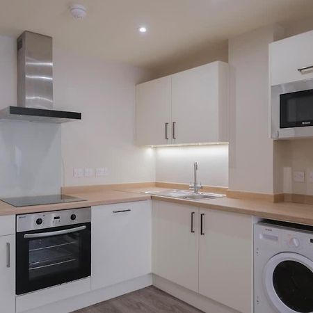 Charming 1-Bedroom Apartment In Leeds City Centre Perfect For Couples Or Solo Travelers Exterior foto